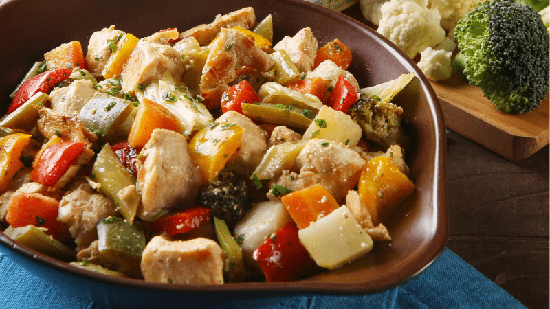 Filé de frango, pimentão, ervas